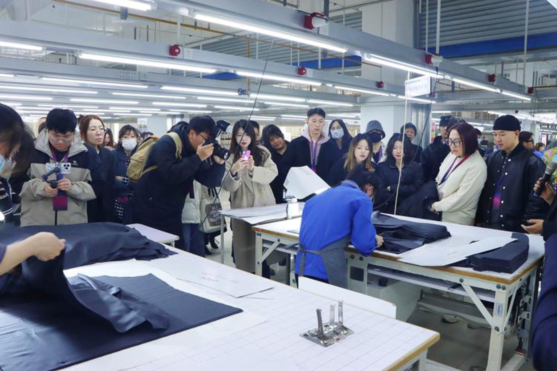 彩之遥服饰